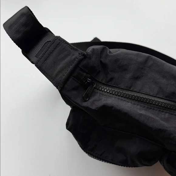 Baggu Medium Cargo Crossbody - Black - Picture 10 of 10